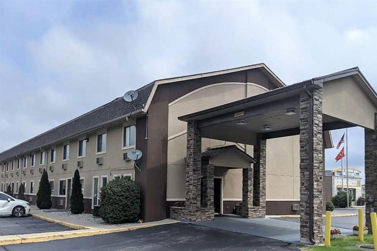 Super 8 By Wyndham Shelbyville Exterior photo