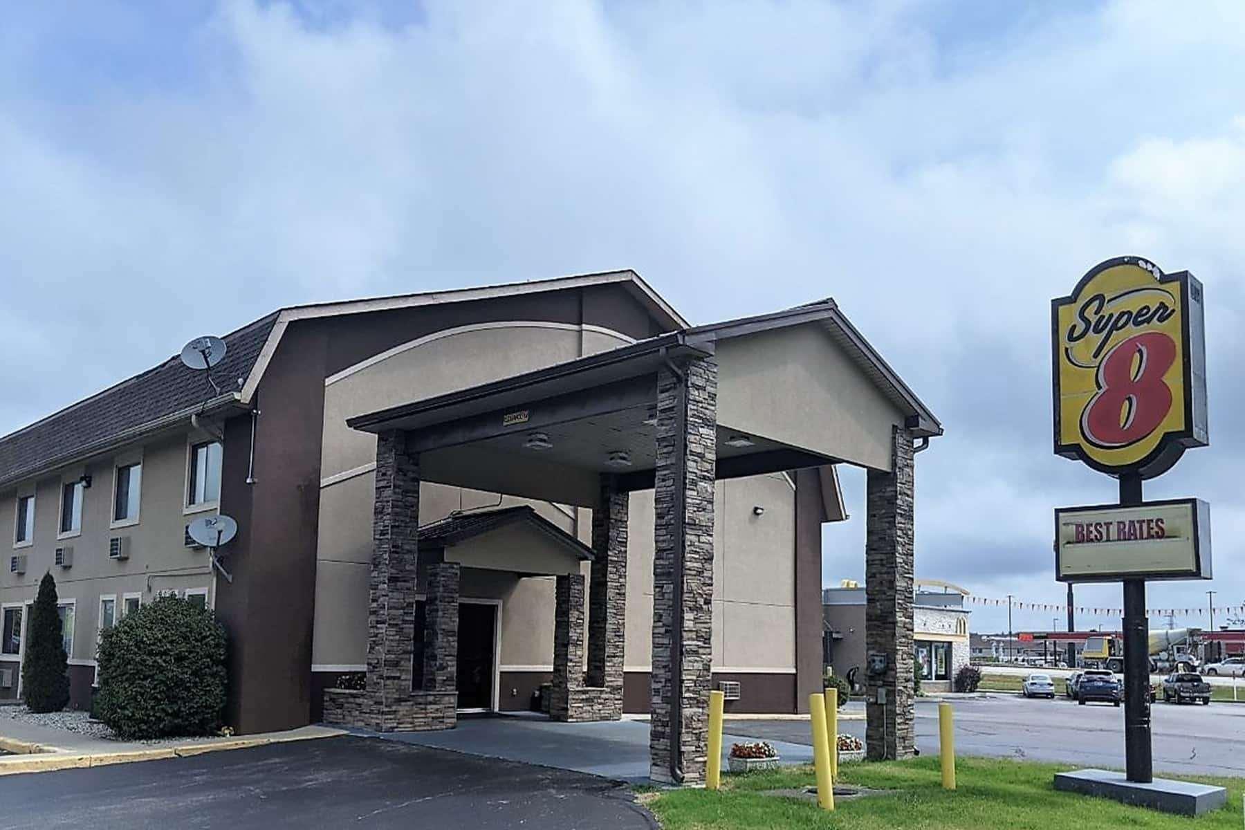 Super 8 By Wyndham Shelbyville Exterior photo