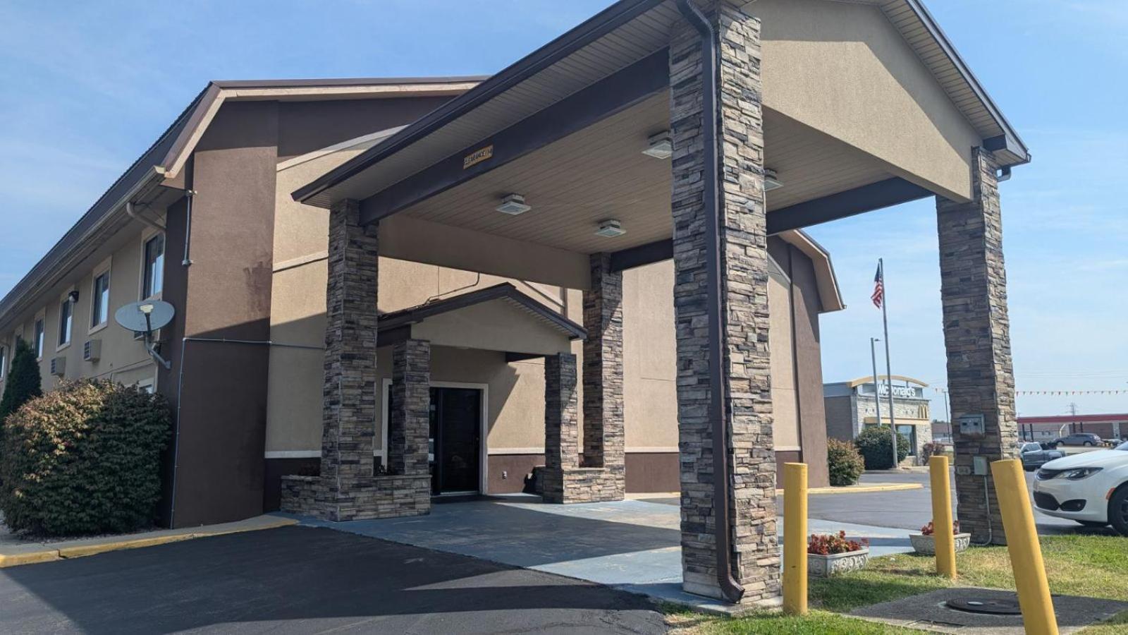Super 8 By Wyndham Shelbyville Exterior photo
